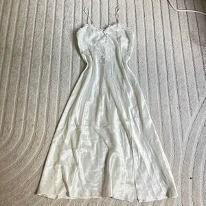 VTG 90s Dentelle White Satin Nightgown sz medium Floral Fairy Whimsy Loungewear